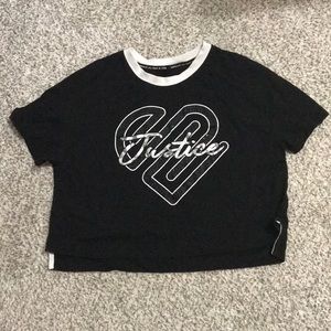 black and white cropped shirtsleeve shirt